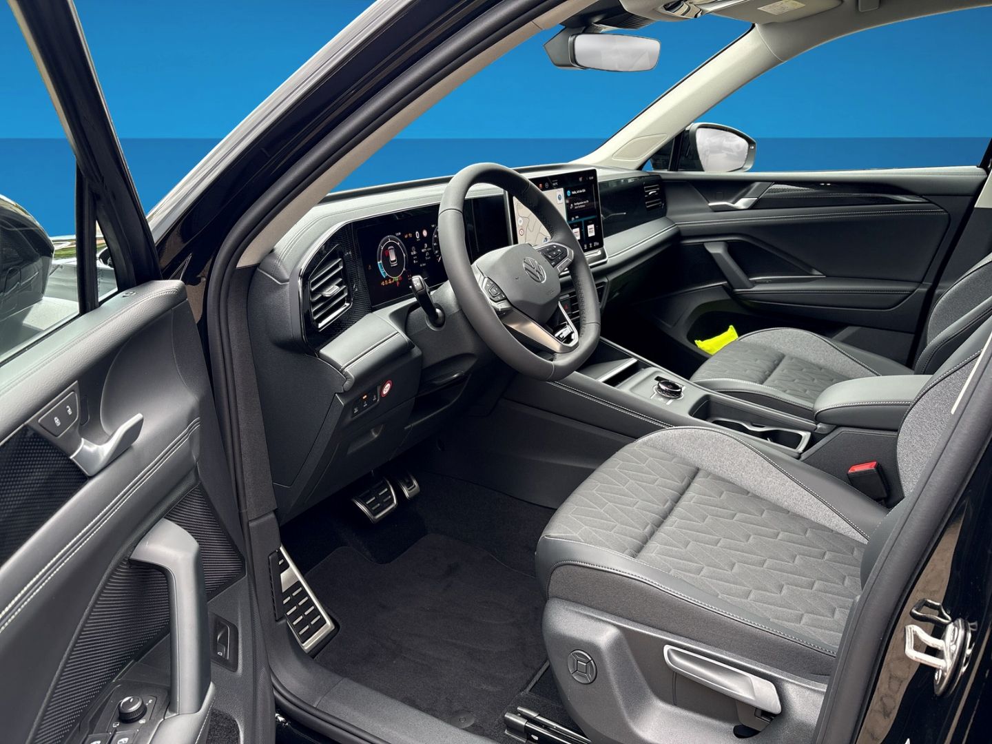 Fahrzeugabbildung Volkswagen Tiguan ENERGY 2,0 l TDI DSG AHK LED+ NAPOLI