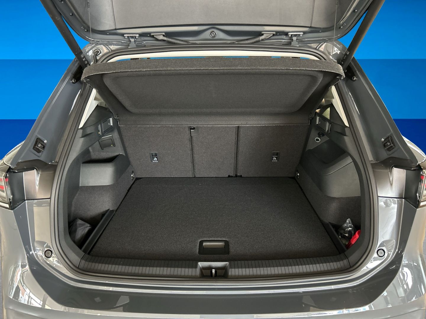 Fahrzeugabbildung Volkswagen Tiguan ENERGY 1,5l eTSI DSG AHK LED+ EASY OPEN