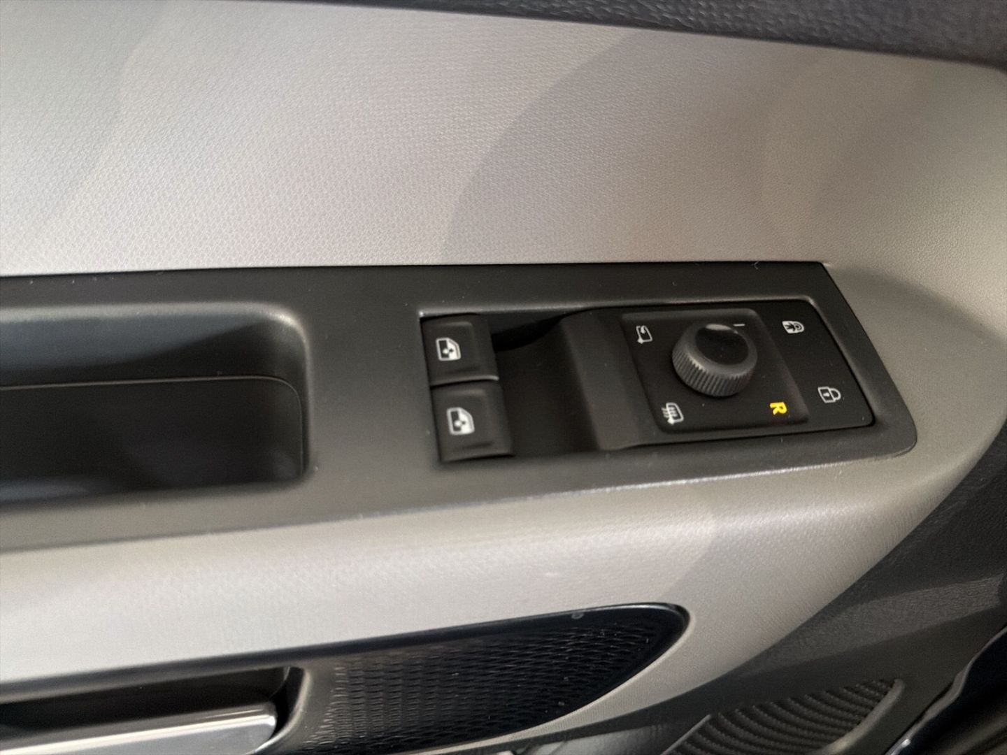 Fahrzeugabbildung Volkswagen ID. Buzz Pro 210 kW 79 kWh KR - mit KI generiert/bearbeitet
