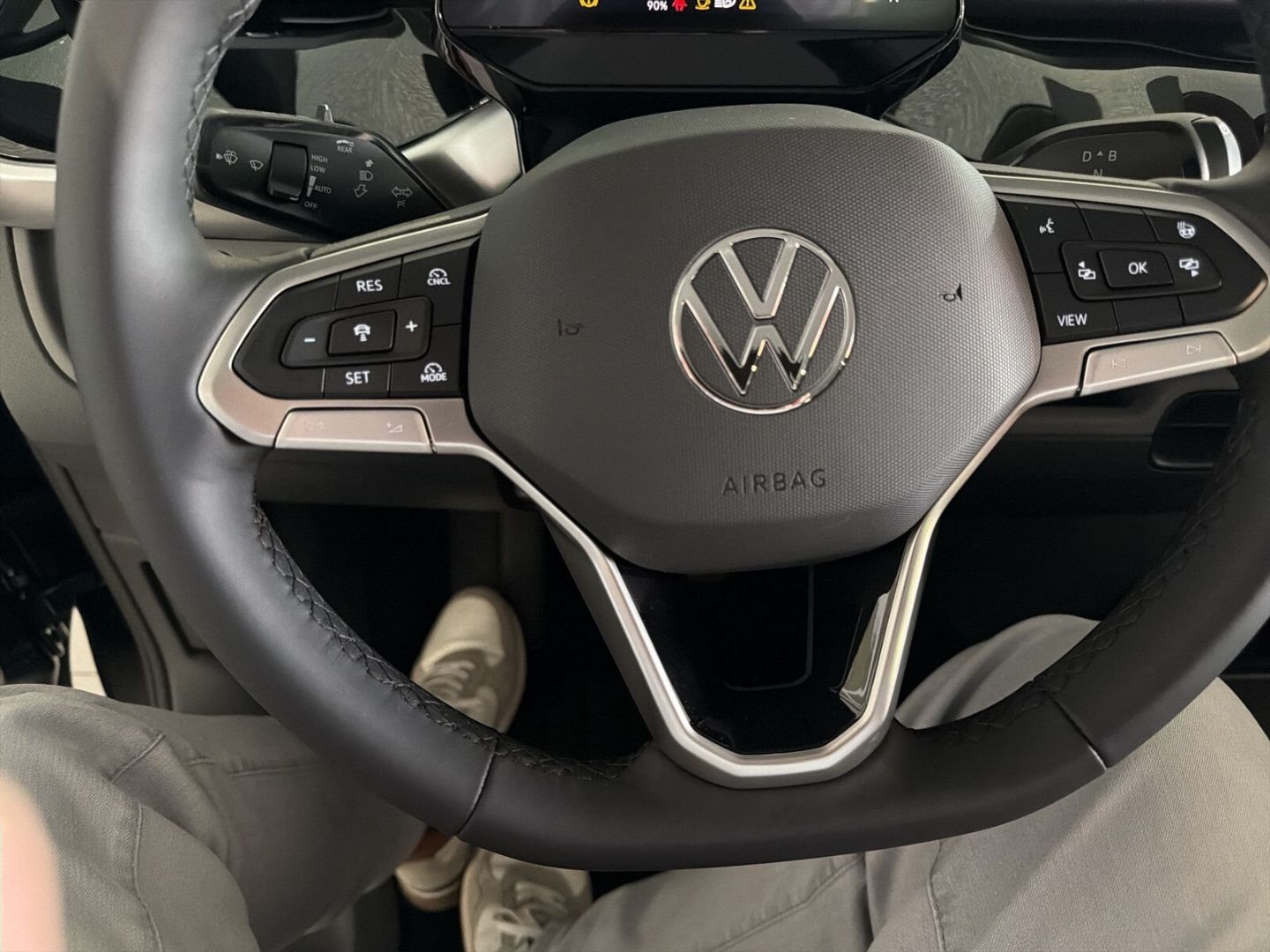 Fahrzeugabbildung Volkswagen ID. Buzz Pro 210 kW 79 kWh KR - mit KI generiert/bearbeitet