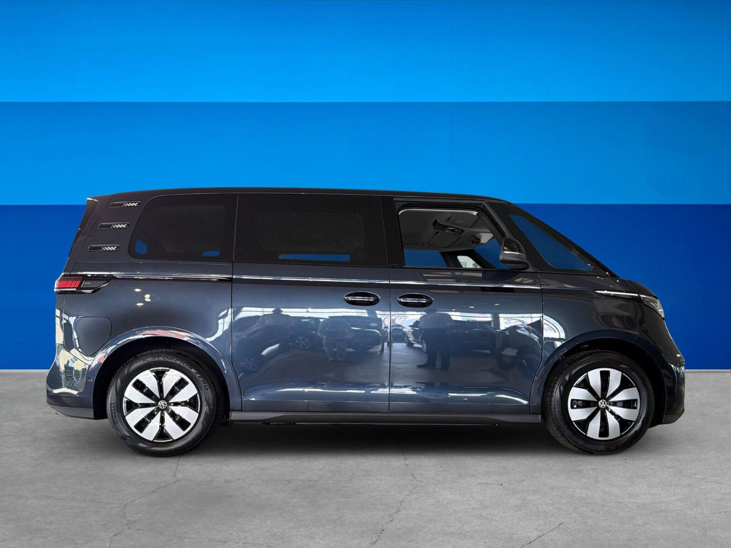 Fahrzeugabbildung Volkswagen ID. Buzz Pro 210 kW 79 kWh KR - mit KI generiert/bearbeitet