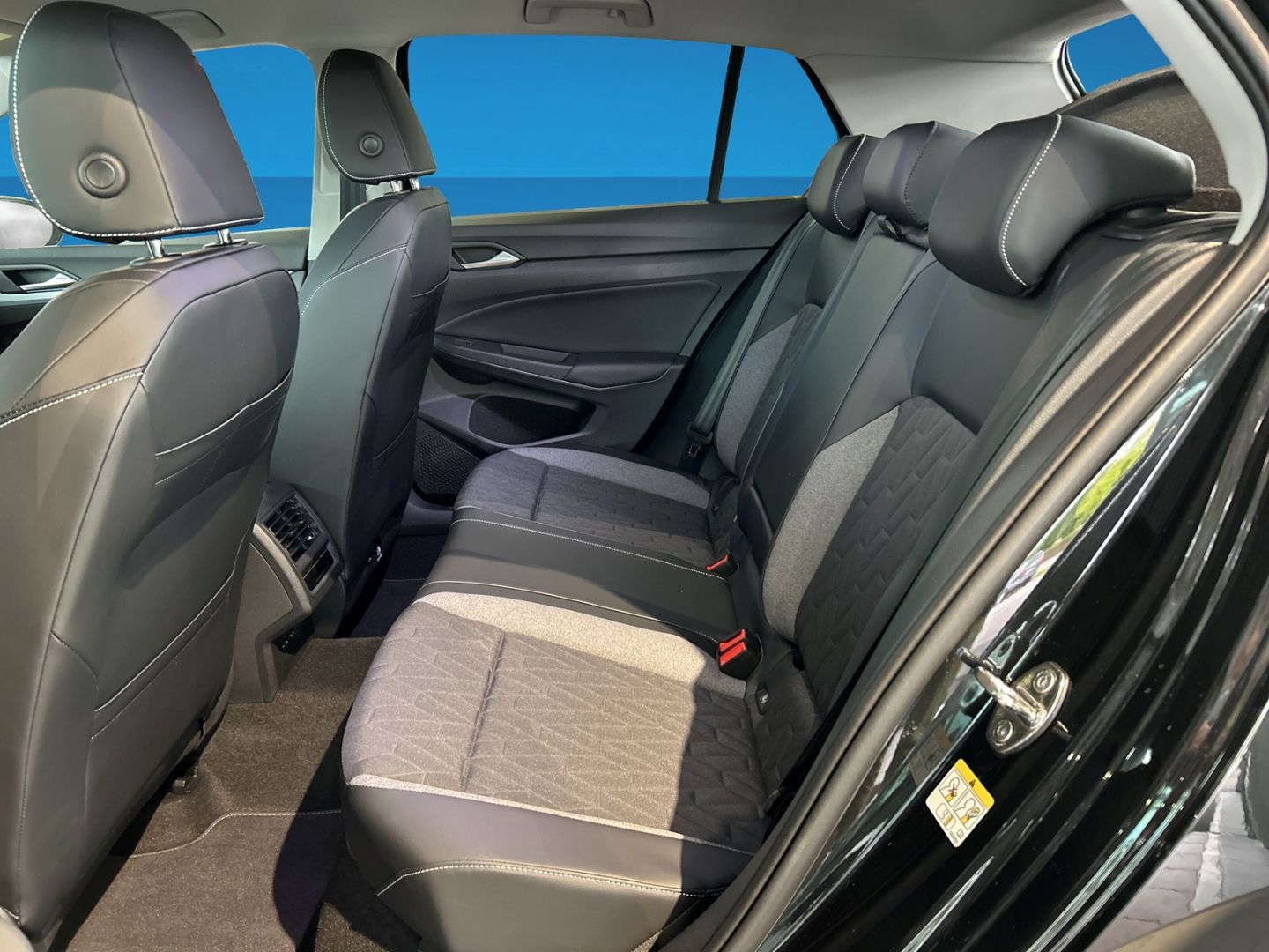 Fahrzeugabbildung Volkswagen Golf ENERGY 2,0l TDI AHK AREA VIEW NAVI LED