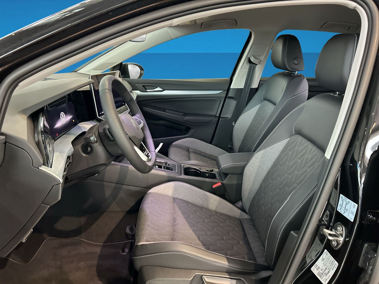 Fahrzeugabbildung Volkswagen Golf ENERGY 2,0l TDI AHK AREA VIEW NAVI LED