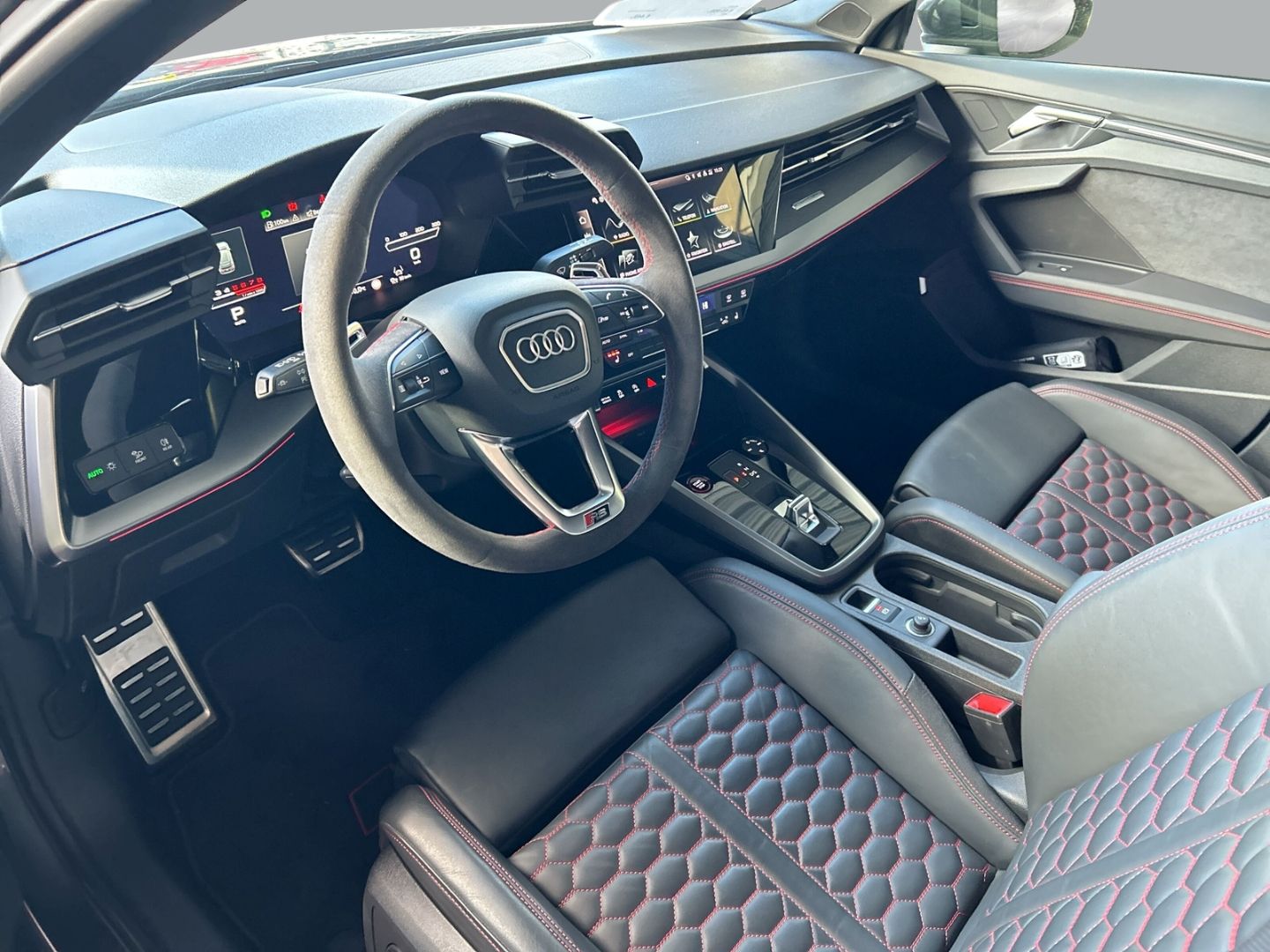 Fahrzeugabbildung Audi RS3 Sportback 2.5 TFSI QUATTRO El. PANO NAVI LED