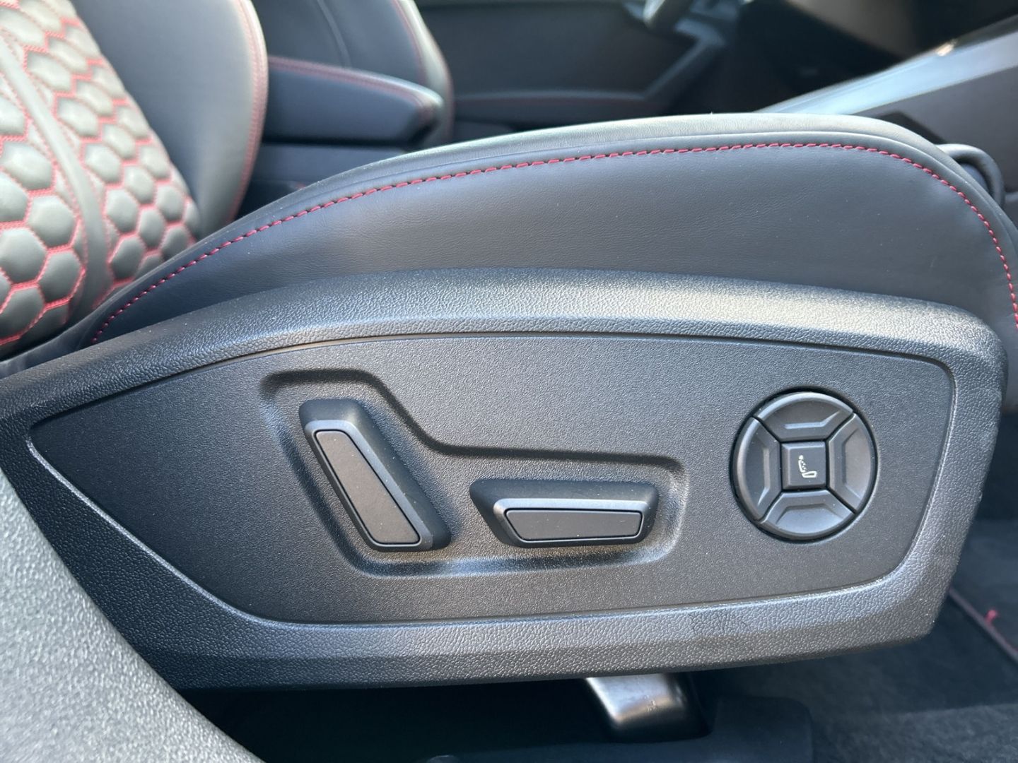 Fahrzeugabbildung Audi RS3 Sportback 2.5 TFSI QUATTRO El. PANO NAVI LED