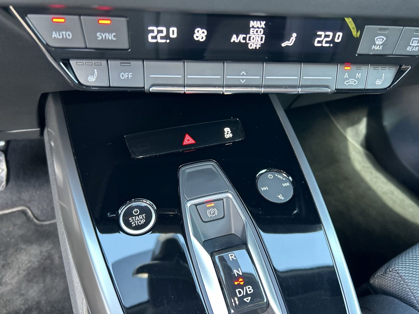 Fahrzeugabbildung Audi Q4 40 Matrix LED HEAD-UP Alu 20 CarPlay NAVI Dig