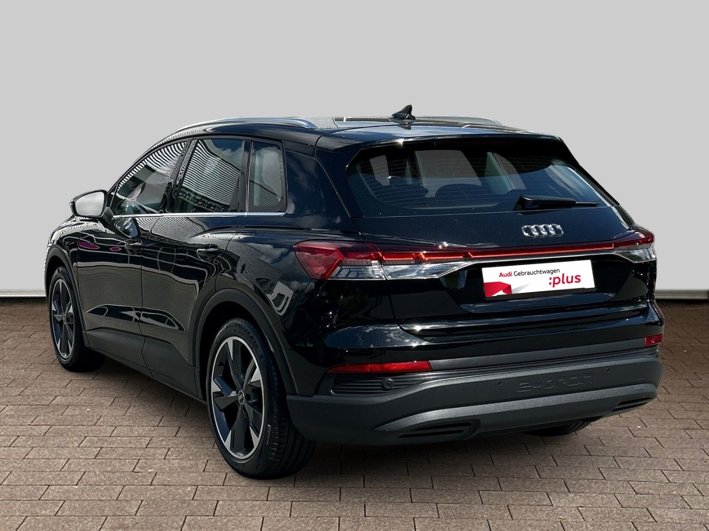 Fahrzeugabbildung Audi Q4 40 Matrix LED HEAD-UP Alu 20 CarPlay NAVI Dig