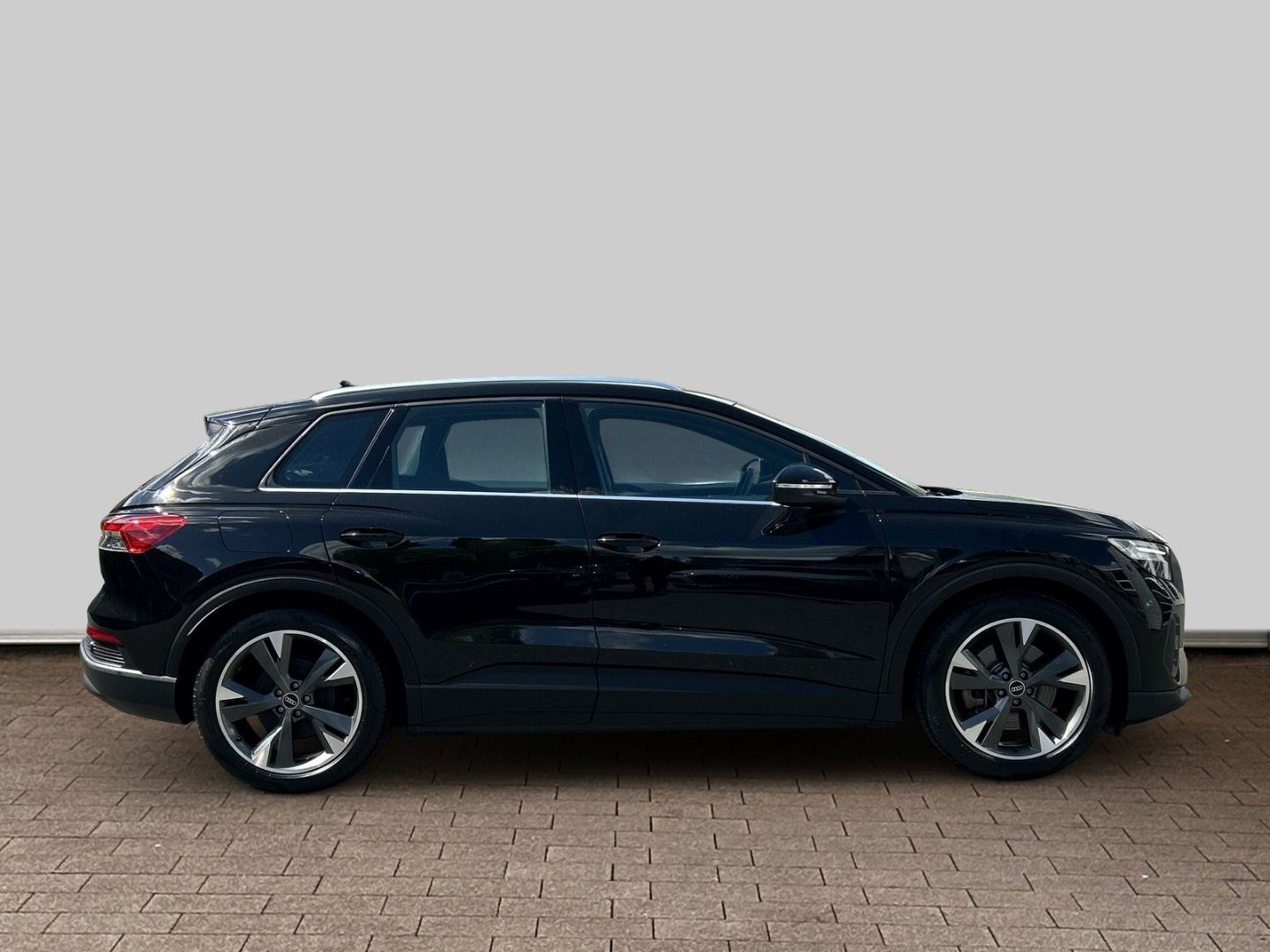 Fahrzeugabbildung Audi Q4 40 Matrix LED HEAD-UP Alu 20 CarPlay NAVI Dig