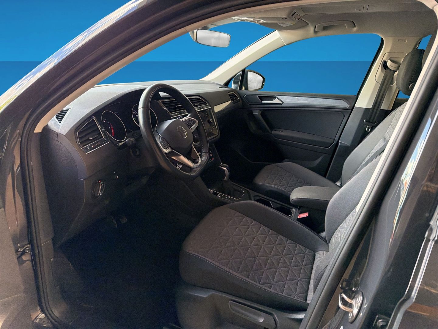 Fahrzeugabbildung Volkswagen Tiguan 2.0 TDI Life Rear View Business Premium
