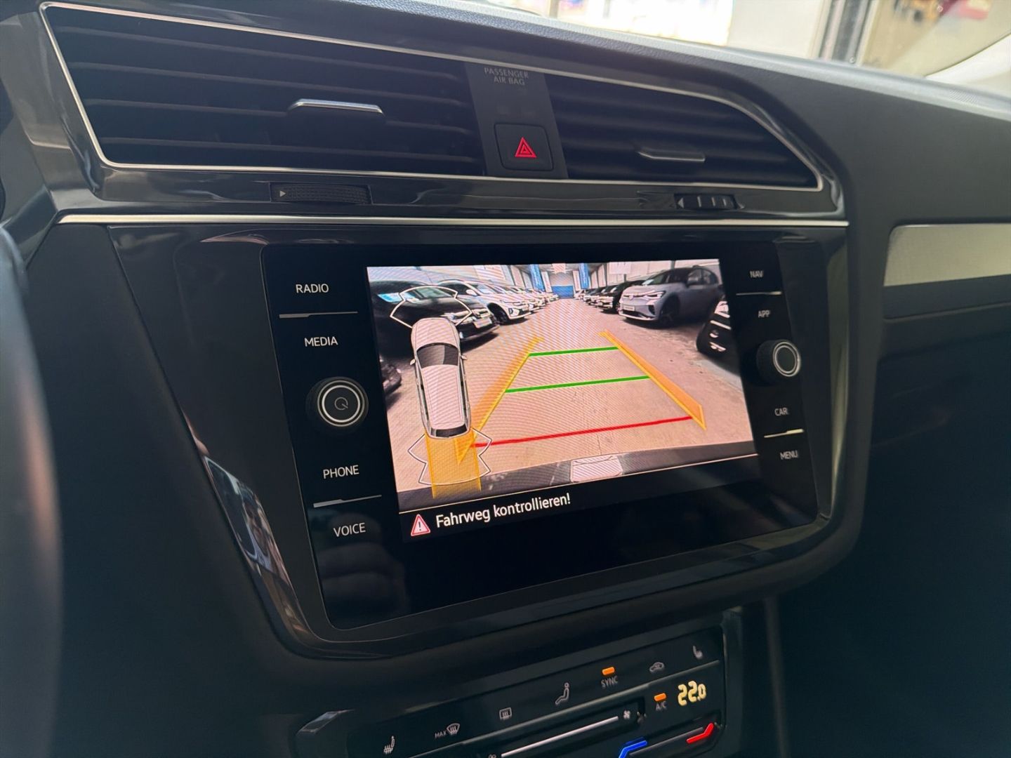 Fahrzeugabbildung Volkswagen Tiguan 2.0 TDI Life Rear View Business Premium