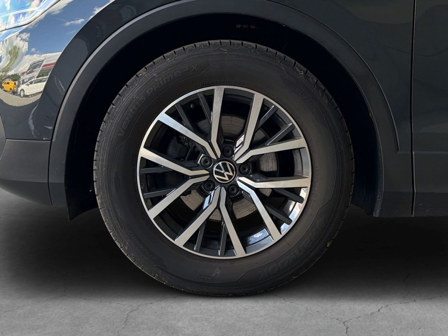 Fahrzeugabbildung Volkswagen Tiguan 2.0 TDI Life Rear View Business Premium