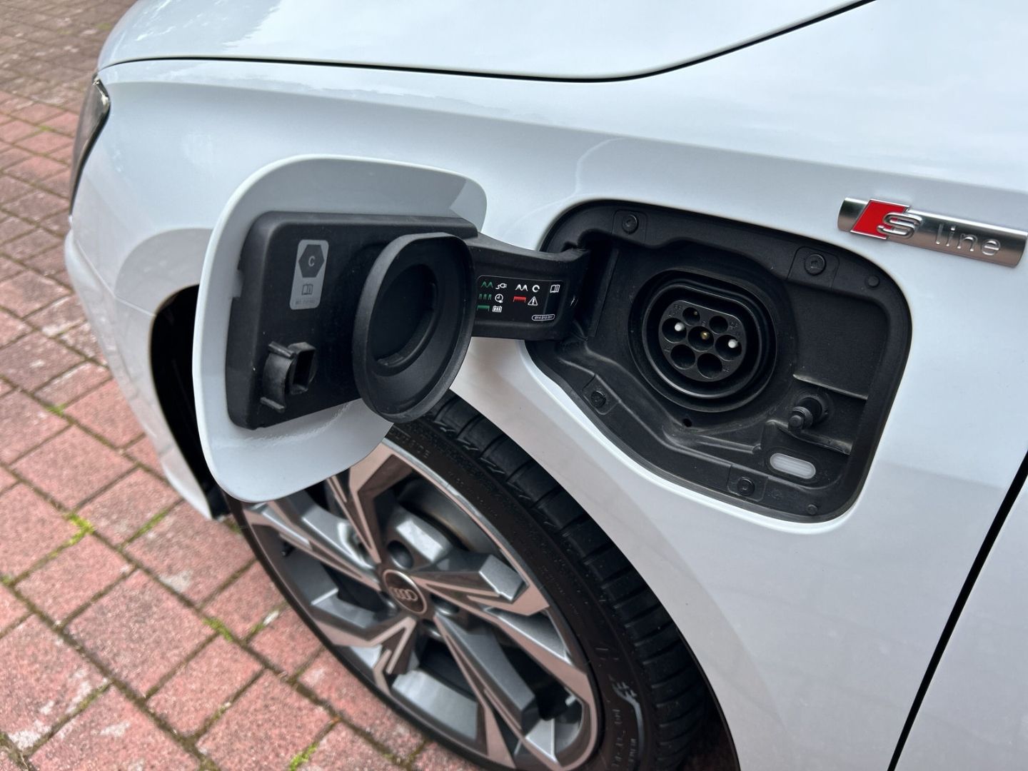 Fahrzeugabbildung Audi A3 e Sportback 40 1.4 TFSI S line E-tron