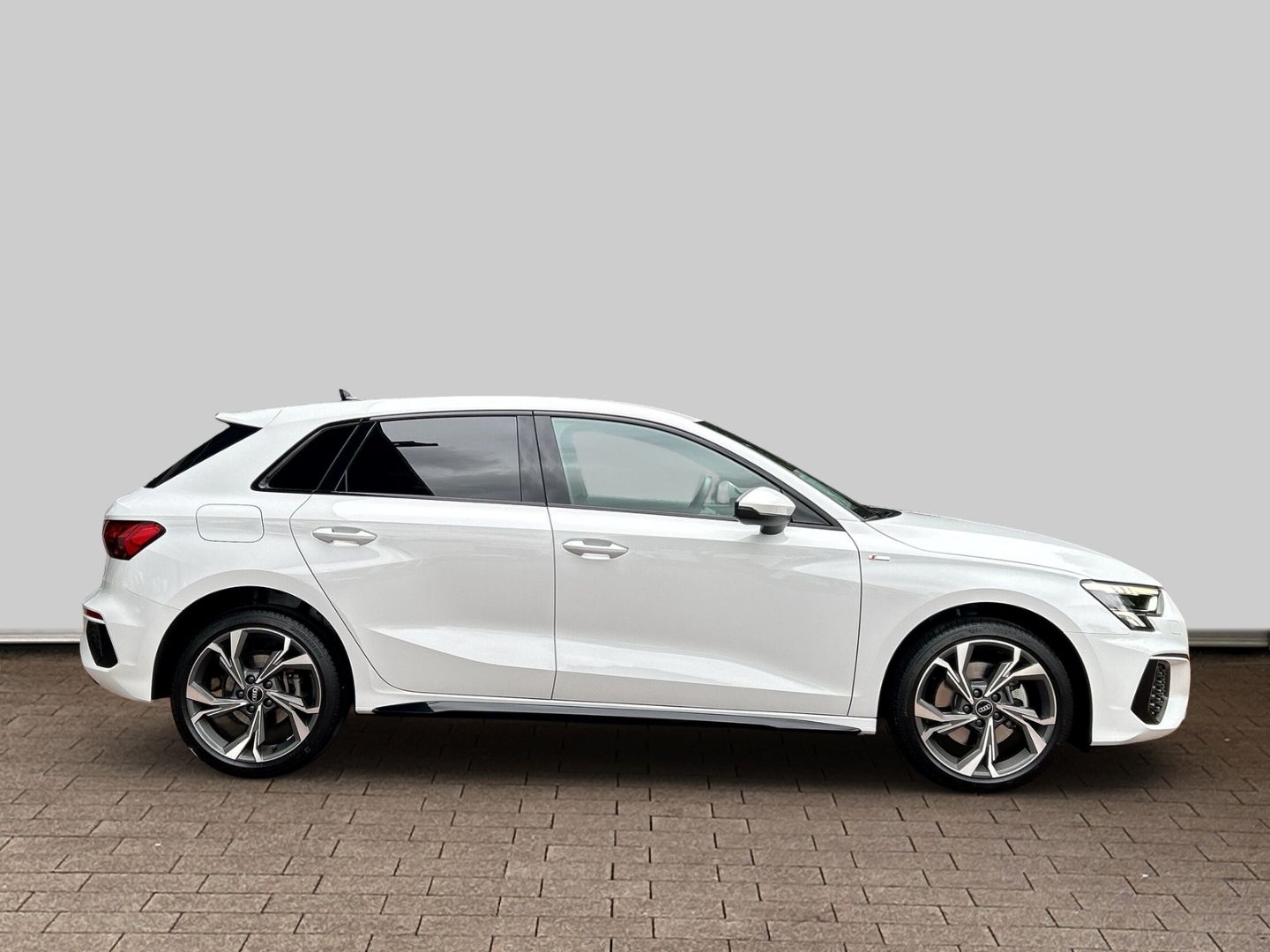 Fahrzeugabbildung Audi A3 e Sportback 40 1.4 TFSI S line E-tron