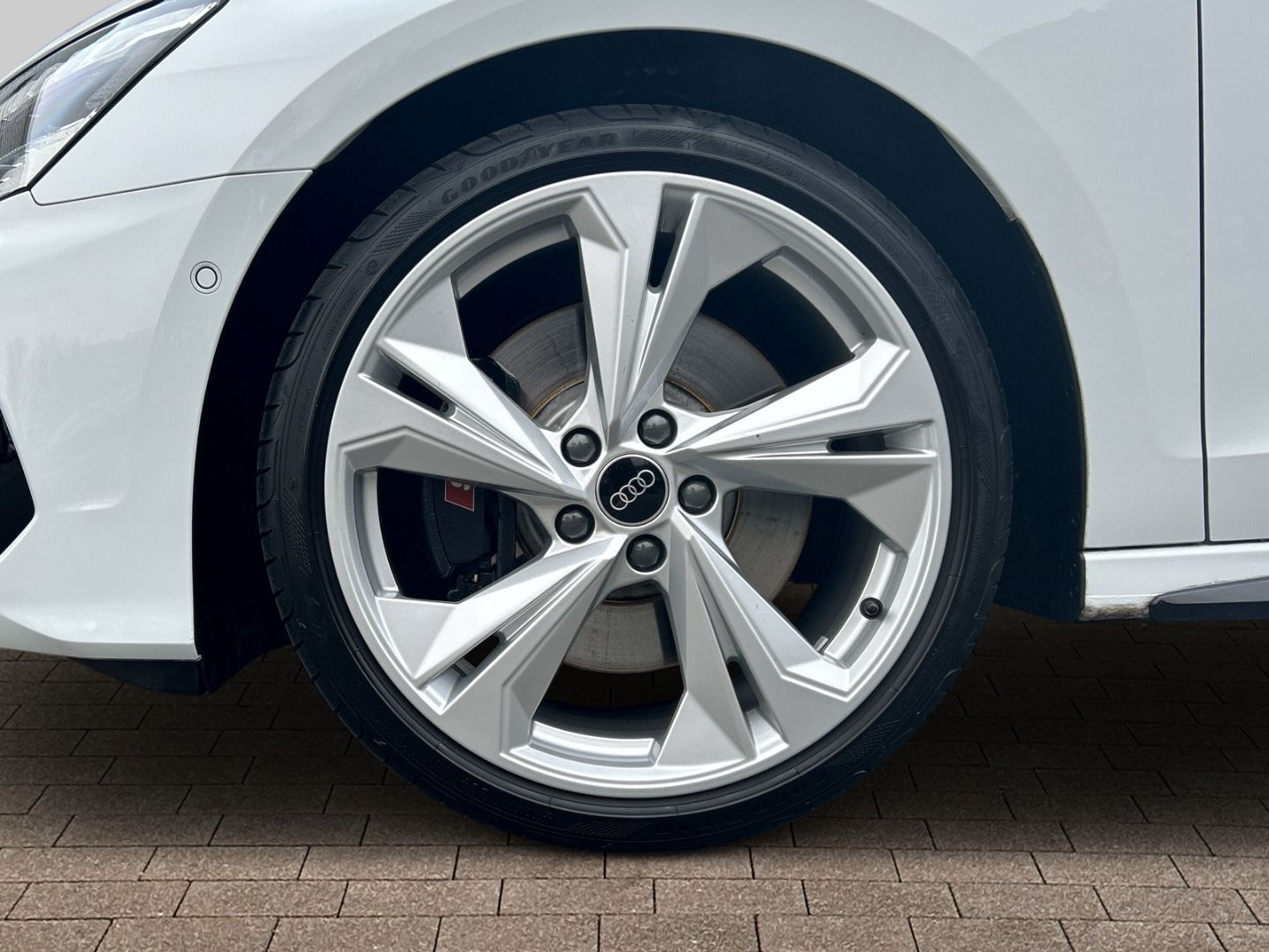 Fahrzeug 17 Fahrzeugabbildung Audi S3 Limousine 2.0 TFSI quattro MATRIX-LED+B&O+KAM