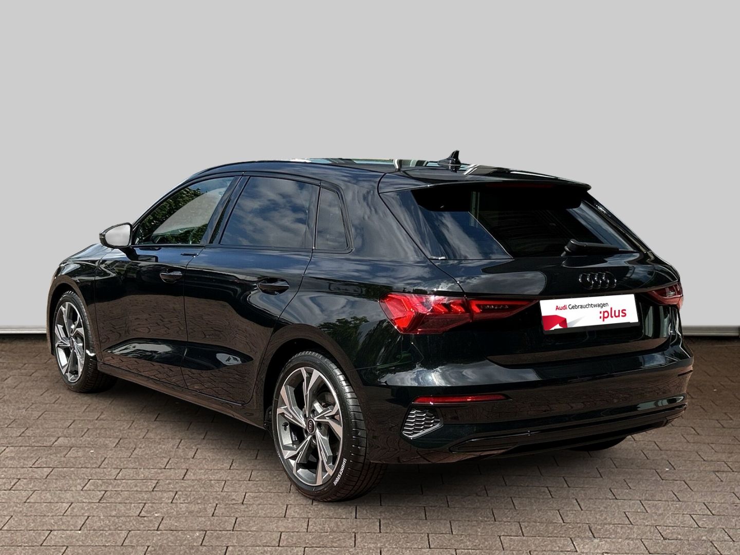 Fahrzeugabbildung Audi A3 35 TFSI Sportback 35TFSI S Tronic LED Optik-P