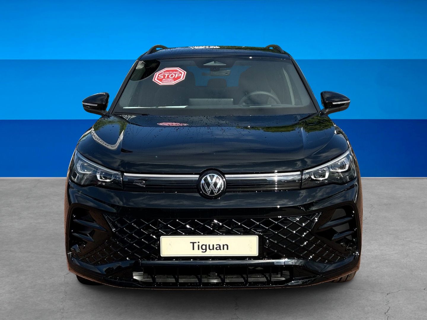 Fahrzeugabbildung Volkswagen Tiguan R-Line 1,5l eHybrid OPF AHK IQ.DRIVE PREM