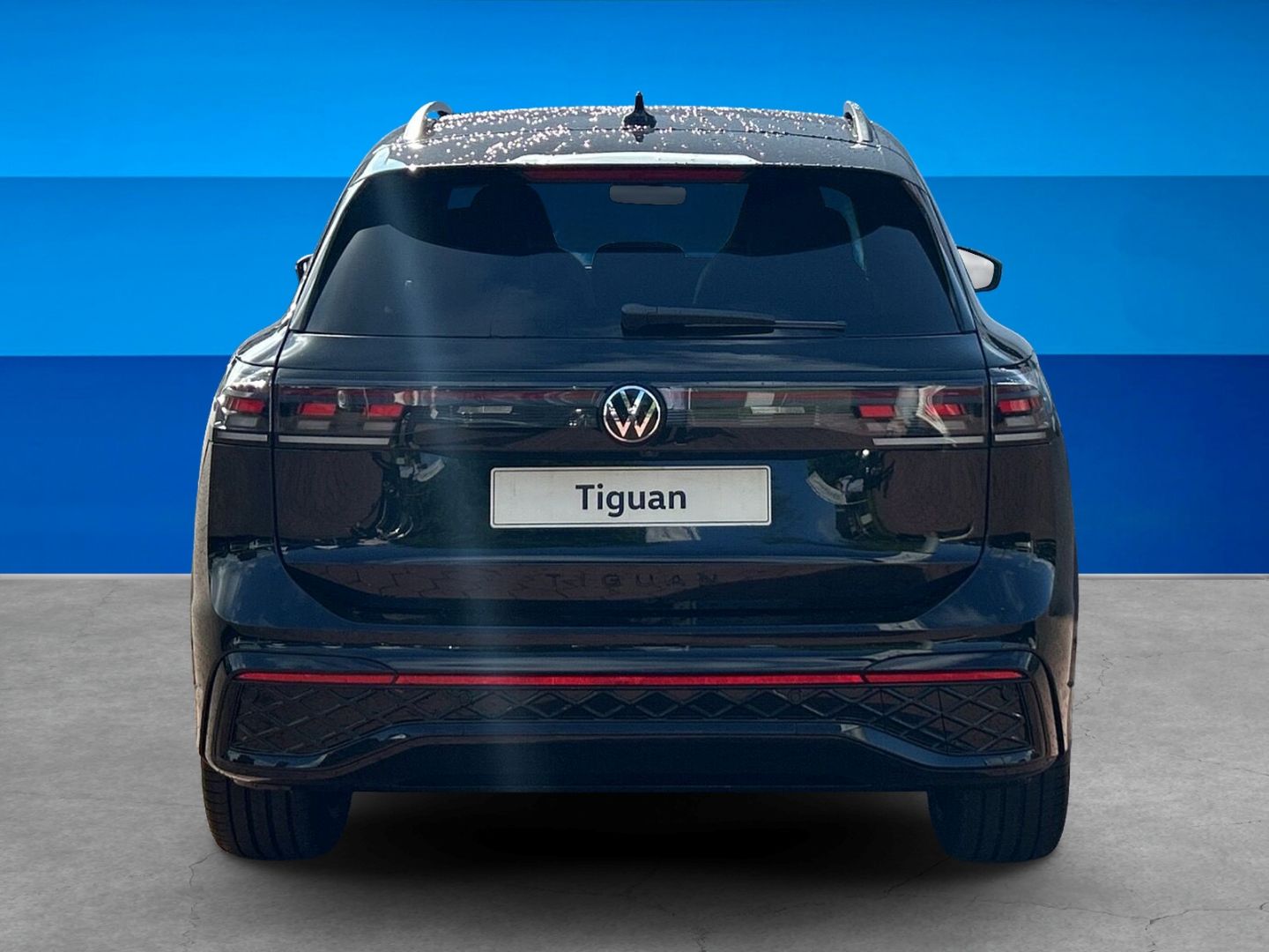 Fahrzeugabbildung Volkswagen Tiguan R-Line 1,5l eHybrid OPF AHK IQ.DRIVE PREM