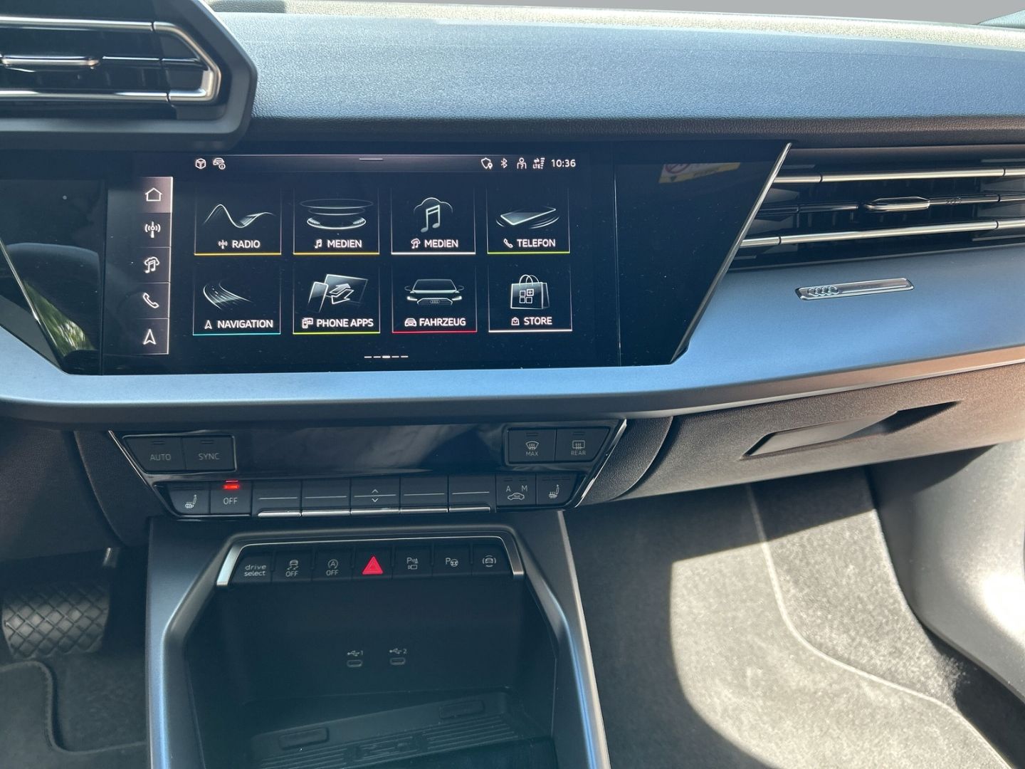 Fahrzeugabbildung Audi A3 SPORTBACK ADVANCED TFSI+LED+AHK+VIRTUAL+SHZ