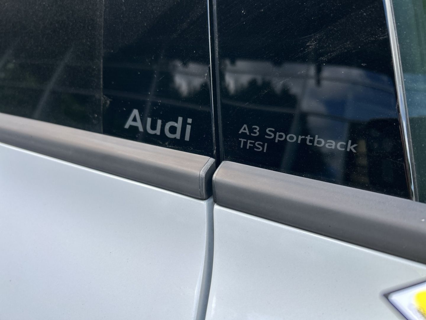 Fahrzeugabbildung Audi A3 SPORTBACK ADVANCED TFSI+LED+AHK+VIRTUAL+SHZ