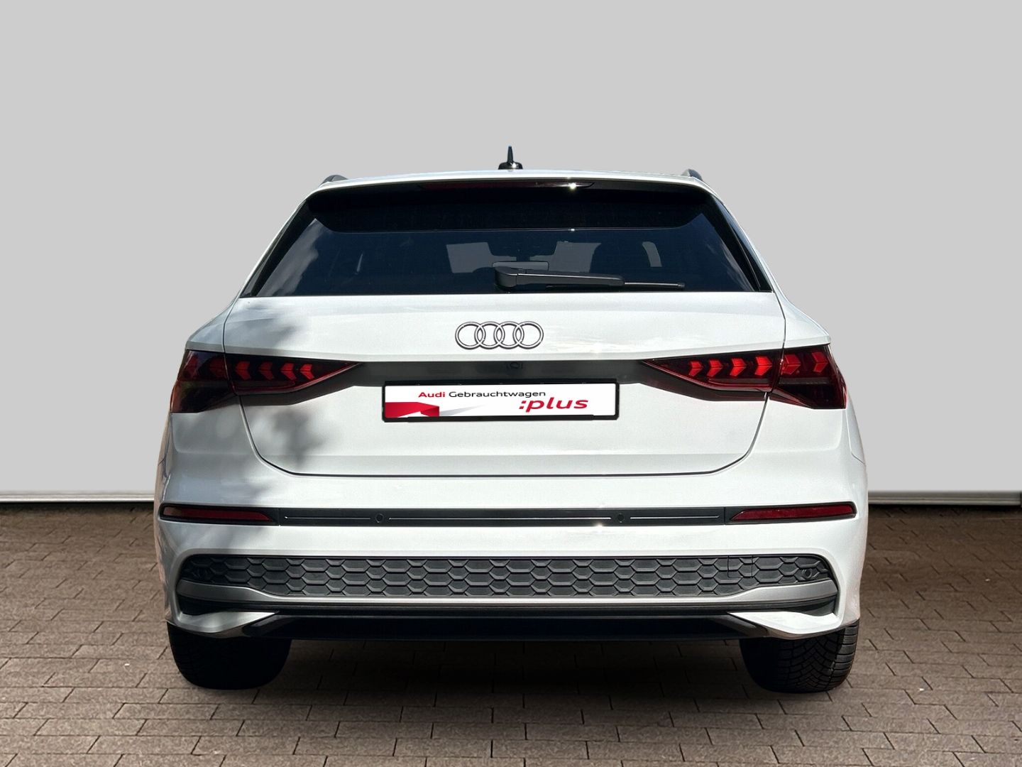 Fahrzeugabbildung Audi A3 SPORTBACK ADVANCED TFSI+LED+AHK+VIRTUAL+SHZ