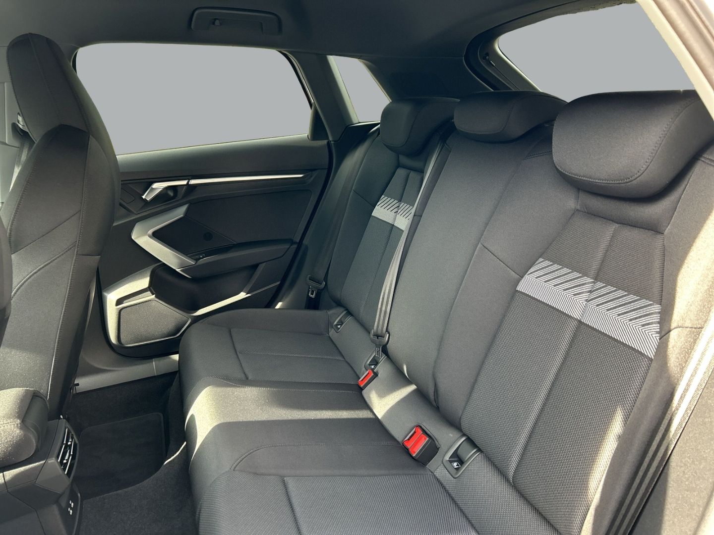 Fahrzeugabbildung Audi A3 SPORTBACK ADVANCED TFSI+AHK+LED+NAVI+VIRTUAL