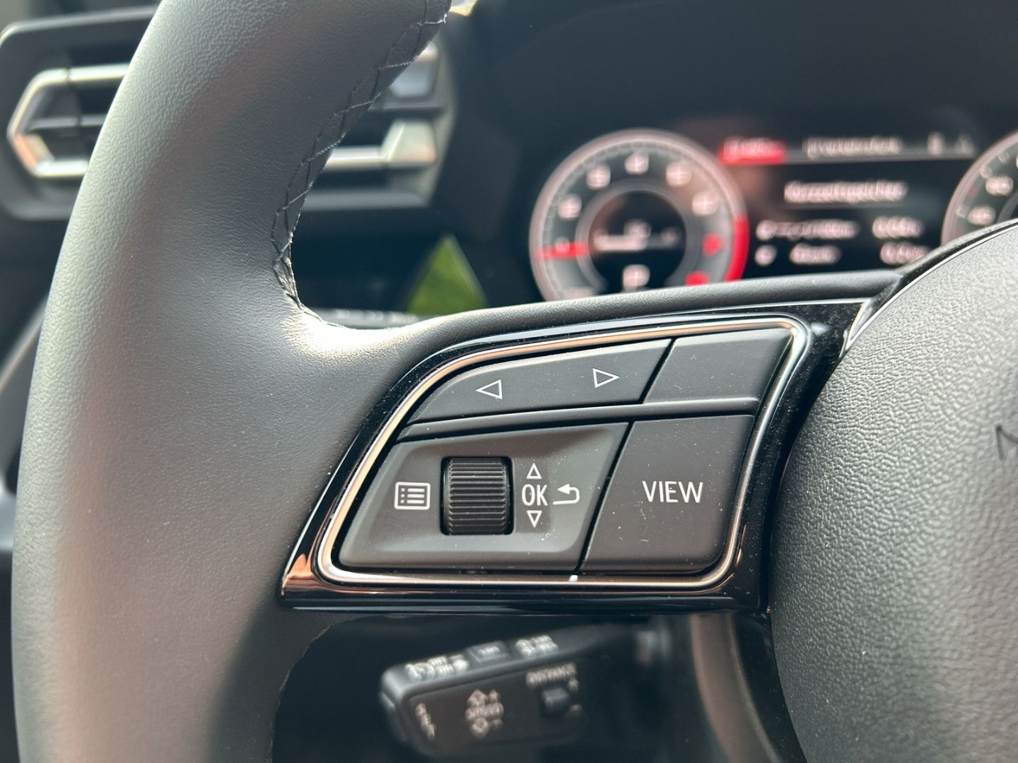 Fahrzeugabbildung Audi A3 SPORTBACK ADVANCED TFSI+AHK+LED+NAVI+VIRTUAL