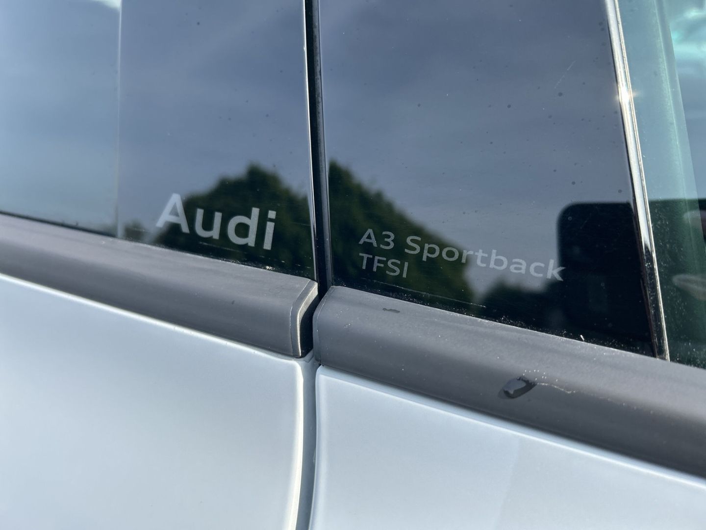 Fahrzeugabbildung Audi A3 SPORTBACK ADVANCED TFSI+AHK+LED+NAVI+VIRTUAL