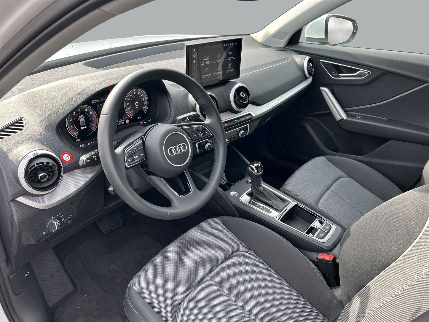 Fahrzeugabbildung Audi Q2 S-LINE 35TFSI+LED+AHK+CARPLAY+VIRTUAL+KAMERA