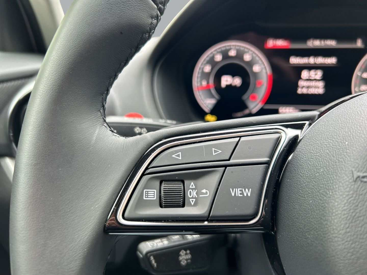 Fahrzeugabbildung Audi Q2 S-LINE 35TFSI+LED+AHK+CARPLAY+VIRTUAL+KAMERA