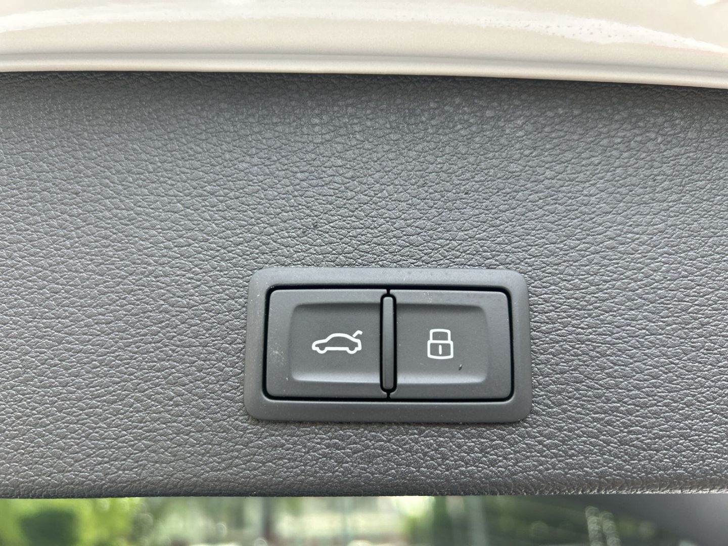 Fahrzeugabbildung Audi Q2 S-LINE 35TFSI+LED+AHK+CARPLAY+VIRTUAL+KAMERA