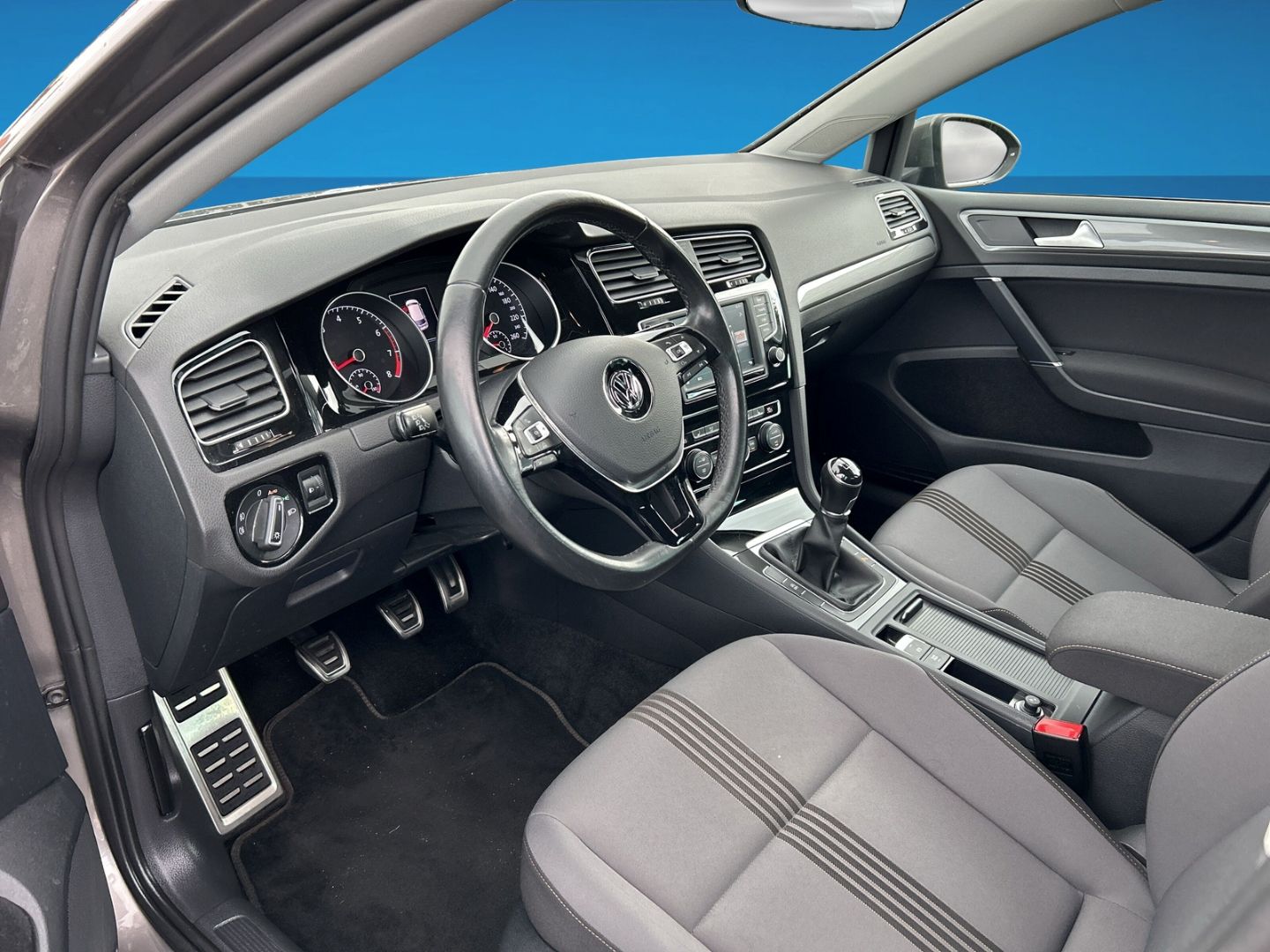 Fahrzeug 12 Fahrzeugabbildung Volkswagen Golf VII 1.4 TSI Allstar BMT Navi Dyn. Kurvenlic - mit KI generiert/bearbeitet