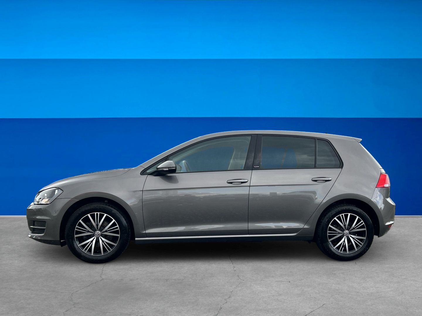 Fahrzeug 4 Fahrzeugabbildung Volkswagen Golf VII 1.4 TSI Allstar BMT Navi Dyn. Kurvenlic - mit KI generiert/bearbeitet