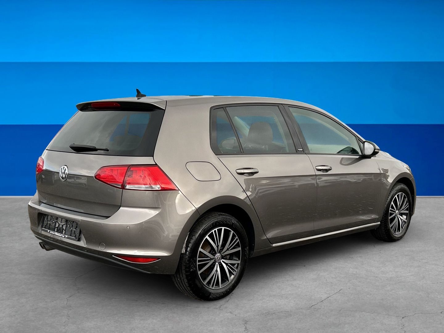 Fahrzeug 7 Fahrzeugabbildung Volkswagen Golf VII 1.4 TSI Allstar BMT Navi Dyn. Kurvenlic - mit KI generiert/bearbeitet