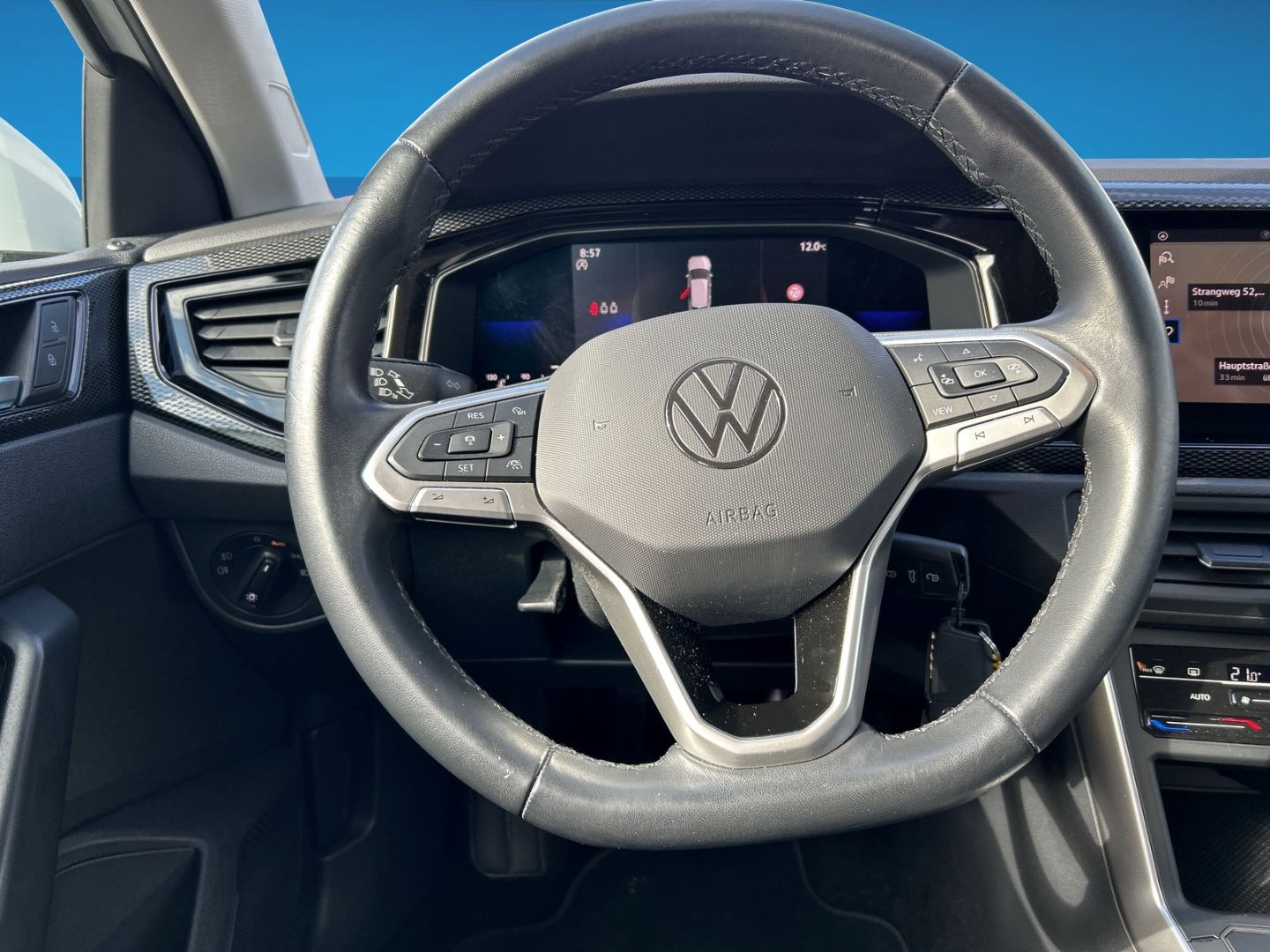Fahrzeug 13 Fahrzeugabbildung Volkswagen Polo VI 1.0 TSI Life Navi Digitales Cockpit LED - mit KI generiert/bearbeitet
