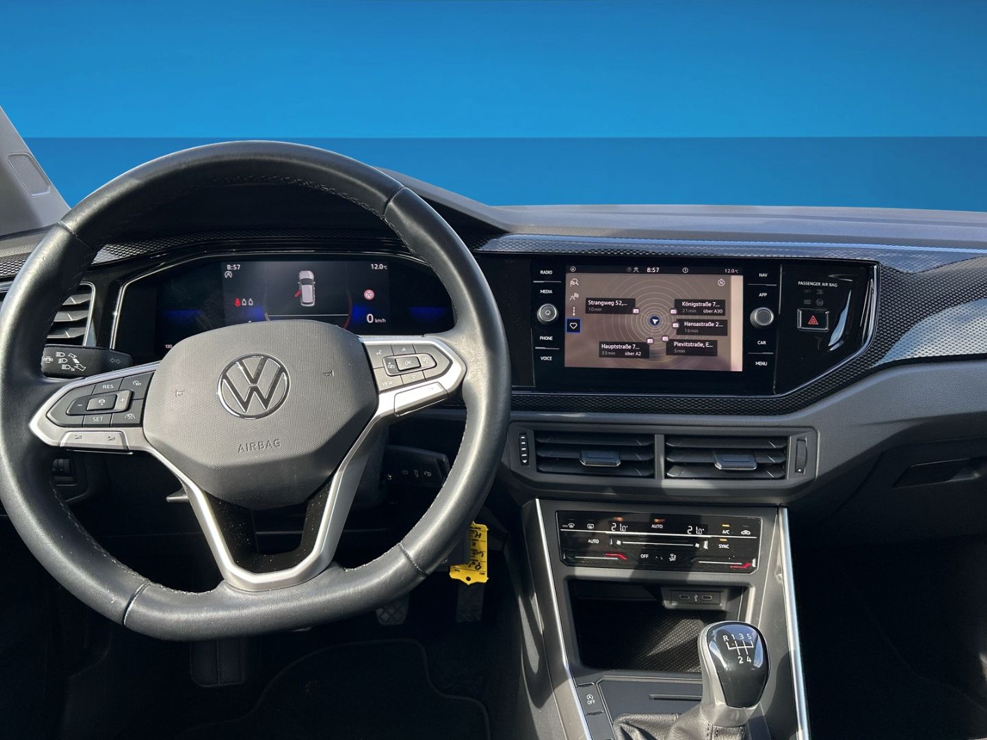 Fahrzeug 14 Fahrzeugabbildung Volkswagen Polo VI 1.0 TSI Life Navi Digitales Cockpit LED - mit KI generiert/bearbeitet