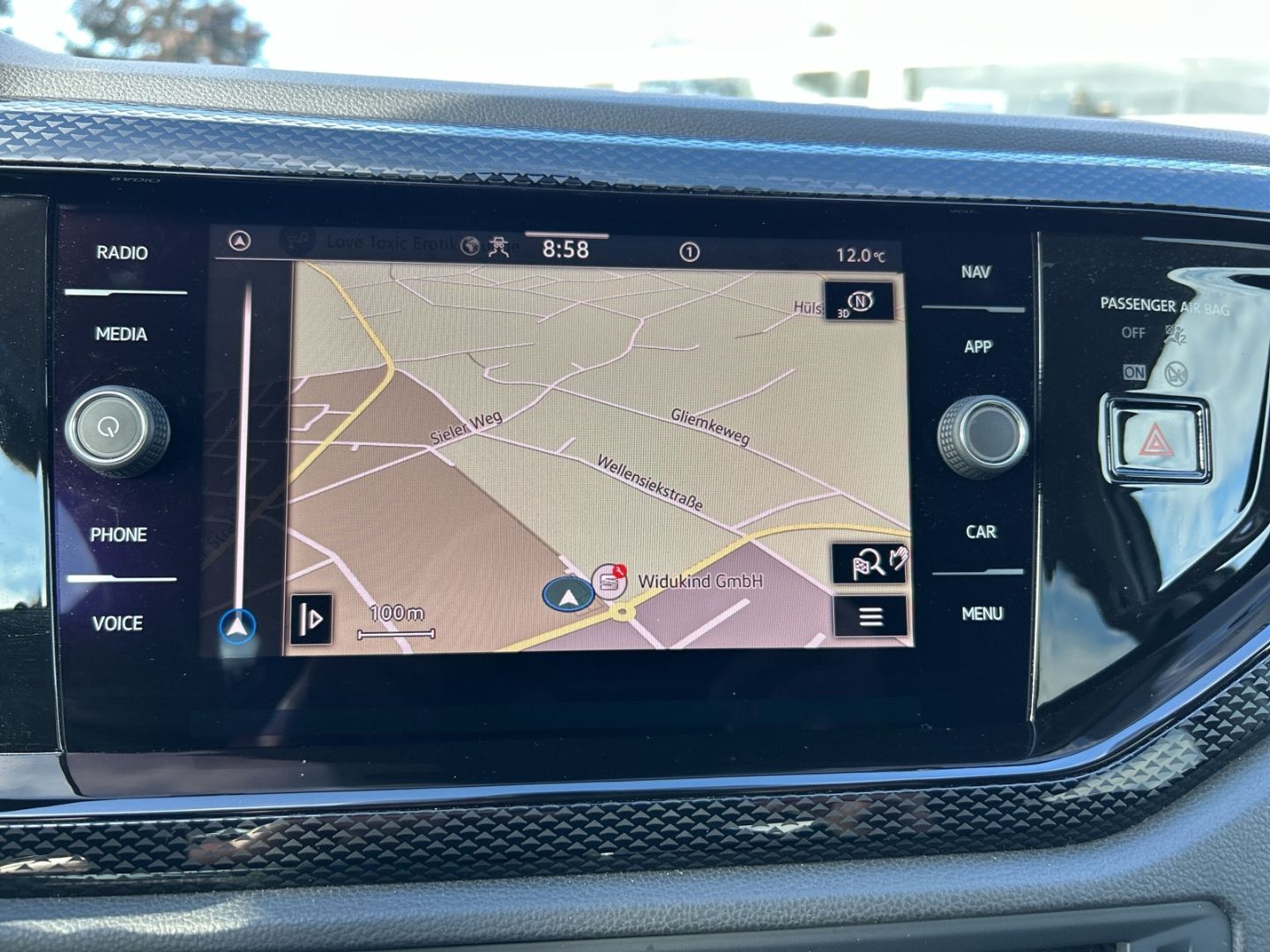 Fahrzeug 16 Fahrzeugabbildung Volkswagen Polo VI 1.0 TSI Life Navi Digitales Cockpit LED - mit KI generiert/bearbeitet