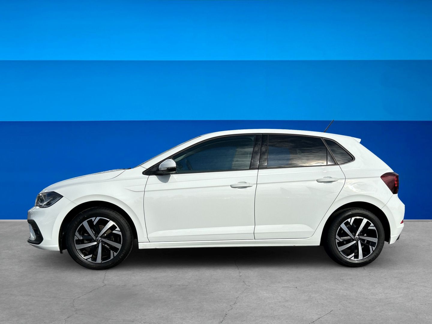 Fahrzeug 4 Fahrzeugabbildung Volkswagen Polo VI 1.0 TSI Life Navi Digitales Cockpit LED - mit KI generiert/bearbeitet