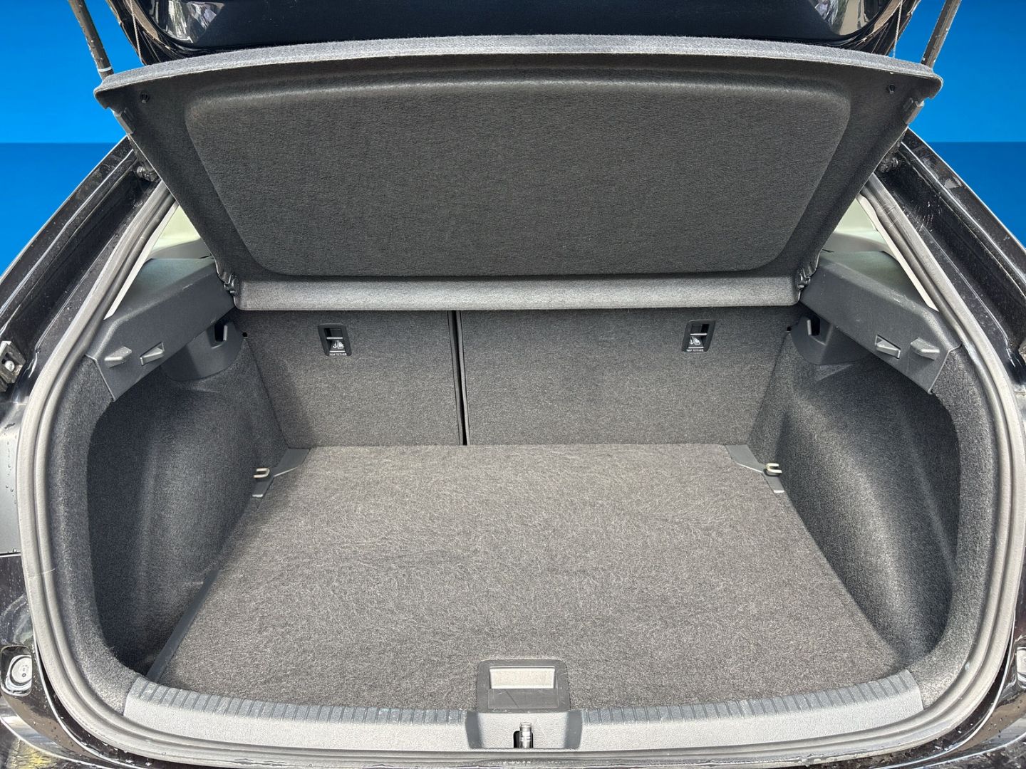 Fahrzeug 11 Fahrzeugabbildung Volkswagen Taigo 1.5 TSI Rear View AHK Goal