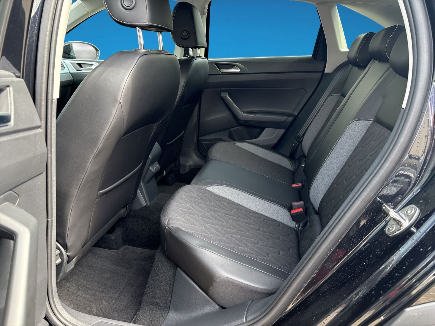 Fahrzeug 15 Fahrzeugabbildung Volkswagen Taigo 1.5 TSI Rear View AHK Goal
