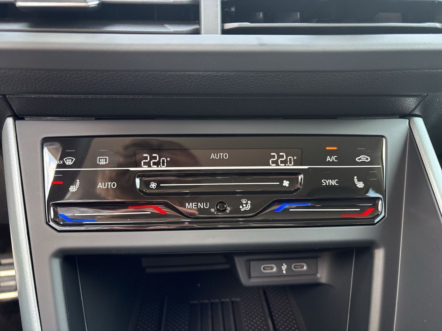 Fahrzeug 18 Fahrzeugabbildung Volkswagen Taigo 1.5 TSI Rear View AHK Goal