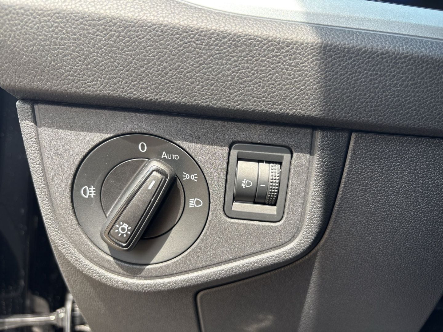 Fahrzeug 21 Fahrzeugabbildung Volkswagen Taigo 1.5 TSI Rear View AHK Goal