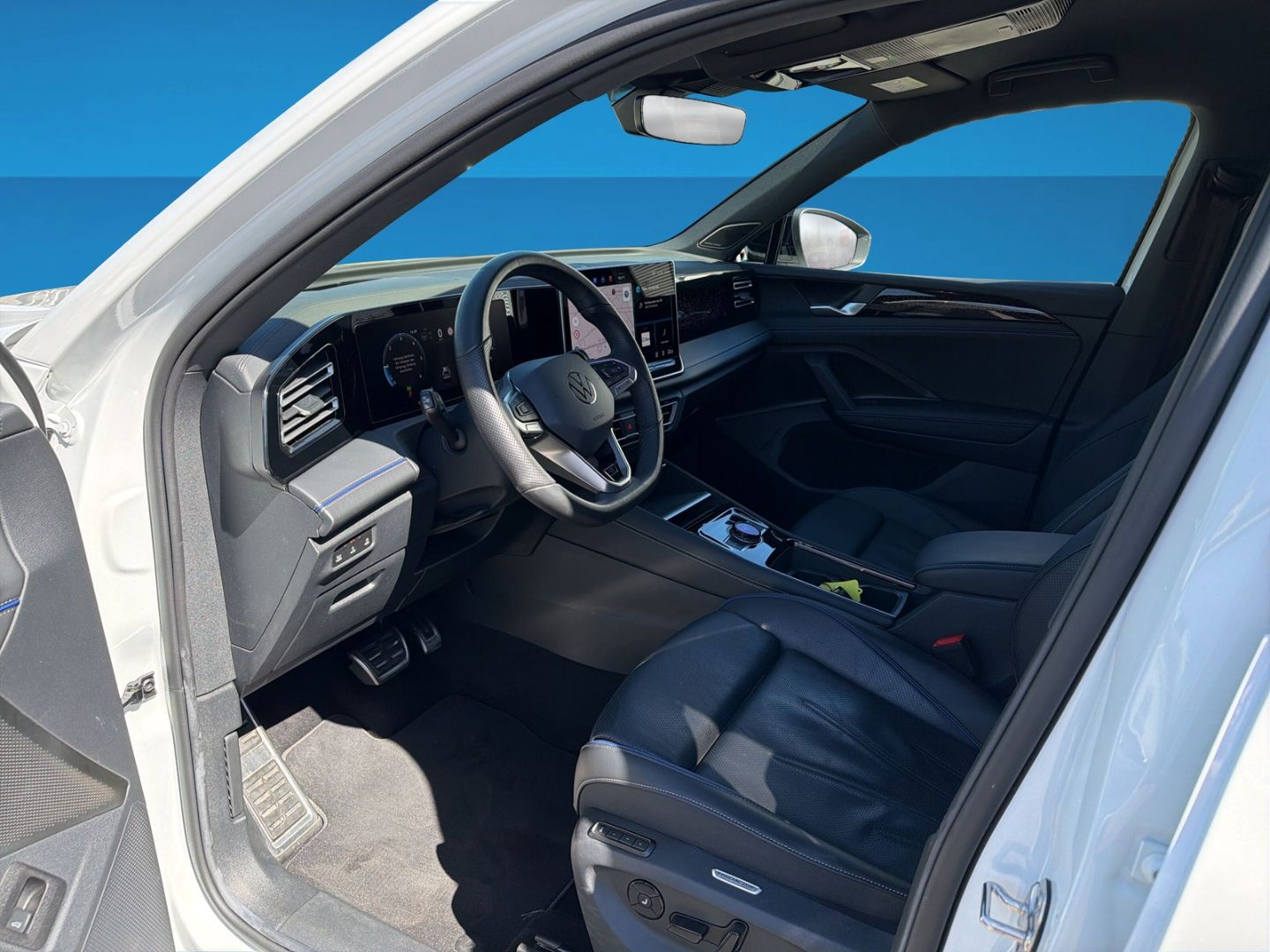 Fahrzeug 12 Fahrzeugabbildung Volkswagen Tiguan 142 kW 2.0 TDI R-Line 4Motion