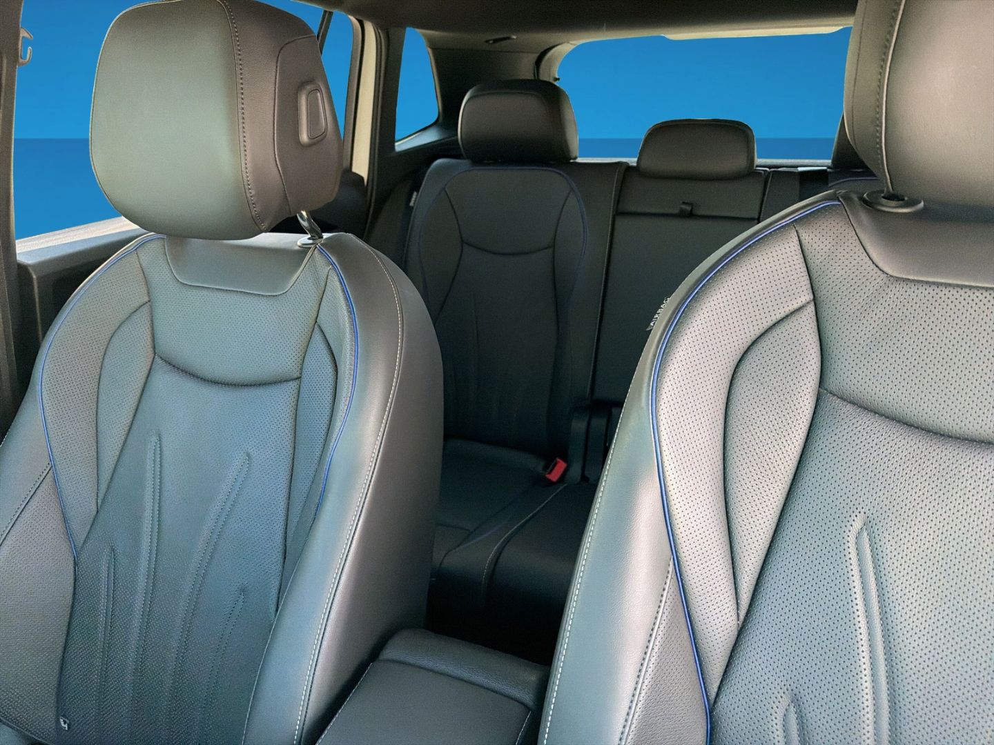 Fahrzeug 15 Fahrzeugabbildung Volkswagen Tiguan 142 kW 2.0 TDI R-Line 4Motion
