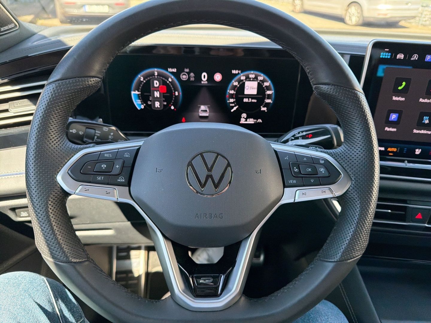 Fahrzeug 23 Fahrzeugabbildung Volkswagen Tiguan 142 kW 2.0 TDI R-Line 4Motion