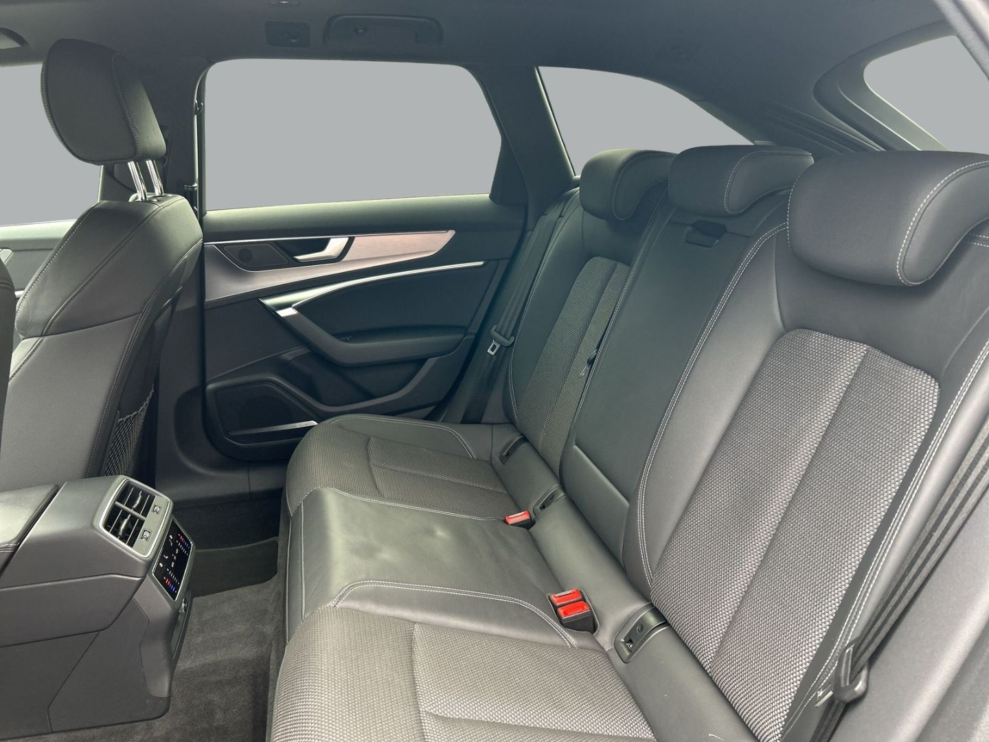 Fahrzeugabbildung Audi A6 Avant 35 2.0 TDI sport B&O PANO S-LINE Sportp