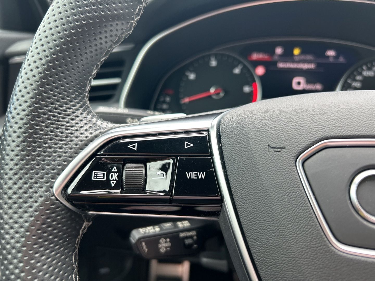Fahrzeugabbildung Audi A6 Avant 35 2.0 TDI sport B&O PANO S-LINE Sportp