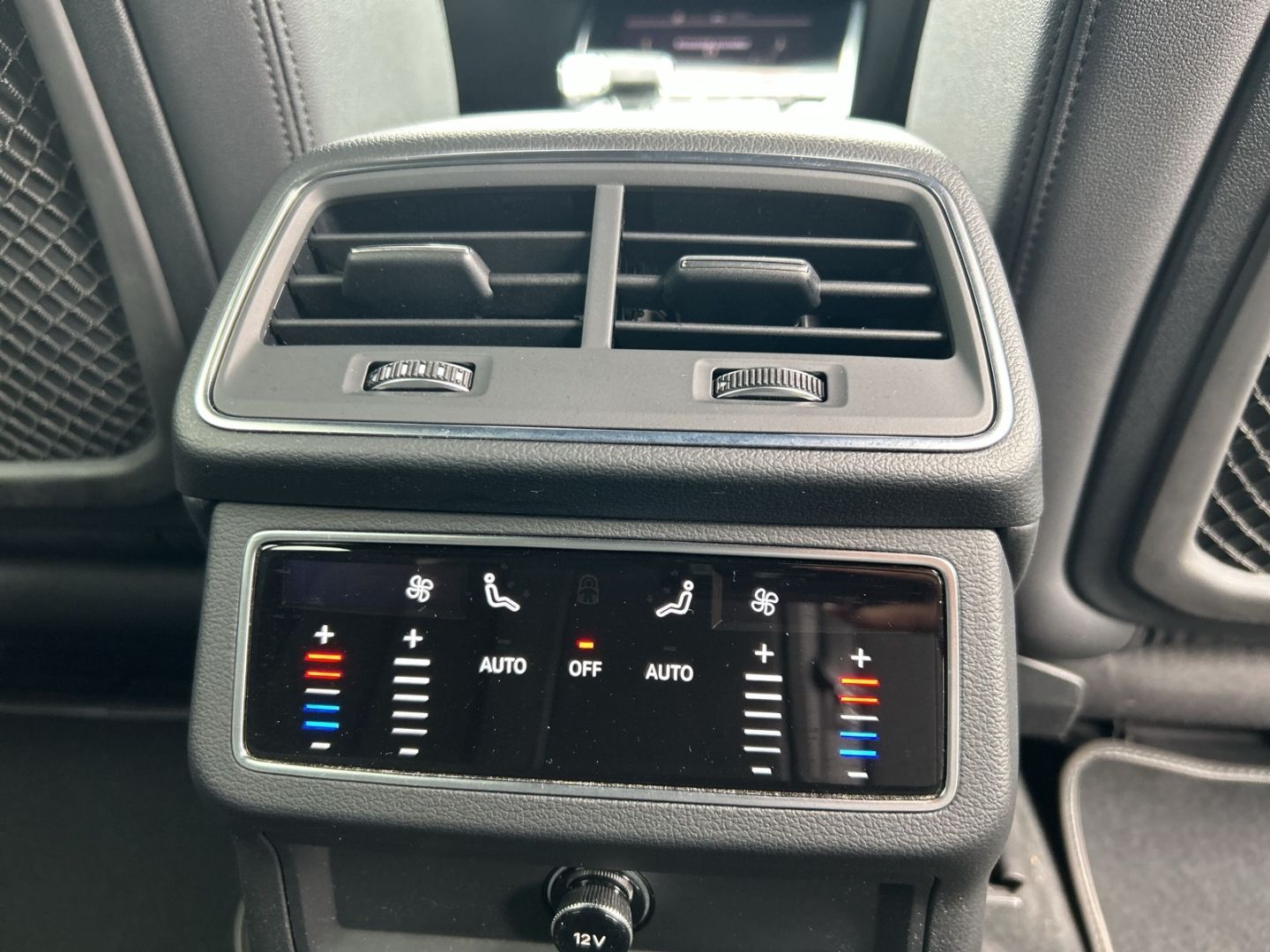 Fahrzeugabbildung Audi A6 Avant 35 2.0 TDI sport B&O PANO S-LINE Sportp