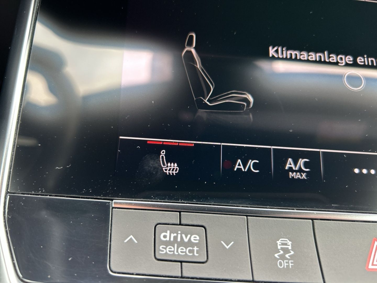 Fahrzeugabbildung Audi A6 Avant 35 2.0 TDI sport B&O PANO S-LINE Sportp