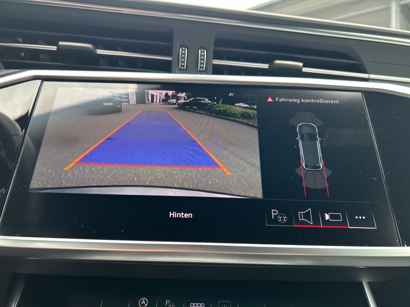 Fahrzeugabbildung Audi A6 Avant 35 2.0 TDI sport B&O PANO S-LINE Sportp