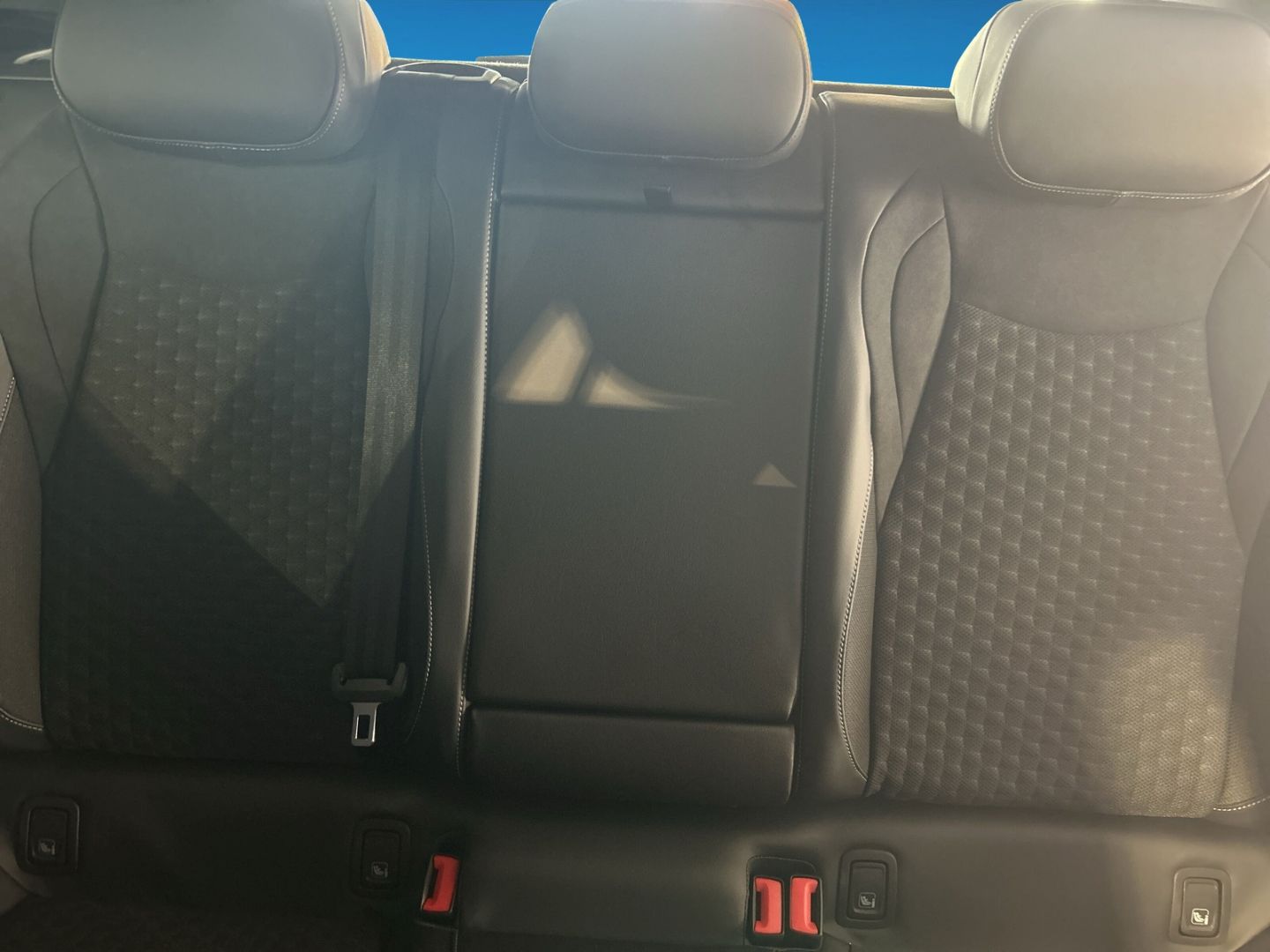 Fahrzeugabbildung Volkswagen T-Roc R-Line 1.5l eTSI EASY OPEN IQ.LIGHT AHK